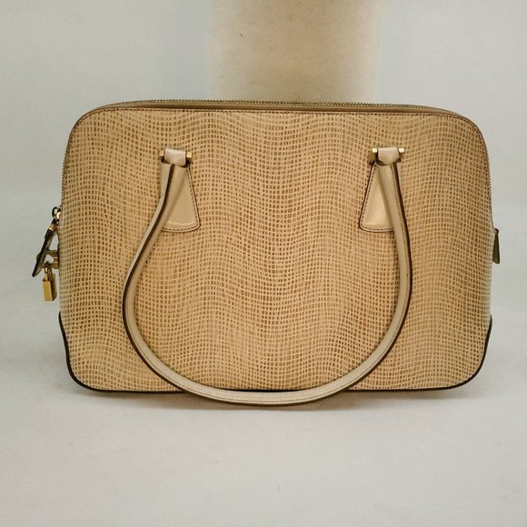AUTHENTIC Salvatore Ferragamo Gancio Cream Shoulder Bag - Picture 13 of 13